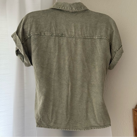 NWOT Sim & Sam 100% Rayon faded green button down shirt Size M tie front - Picture 6 of 9